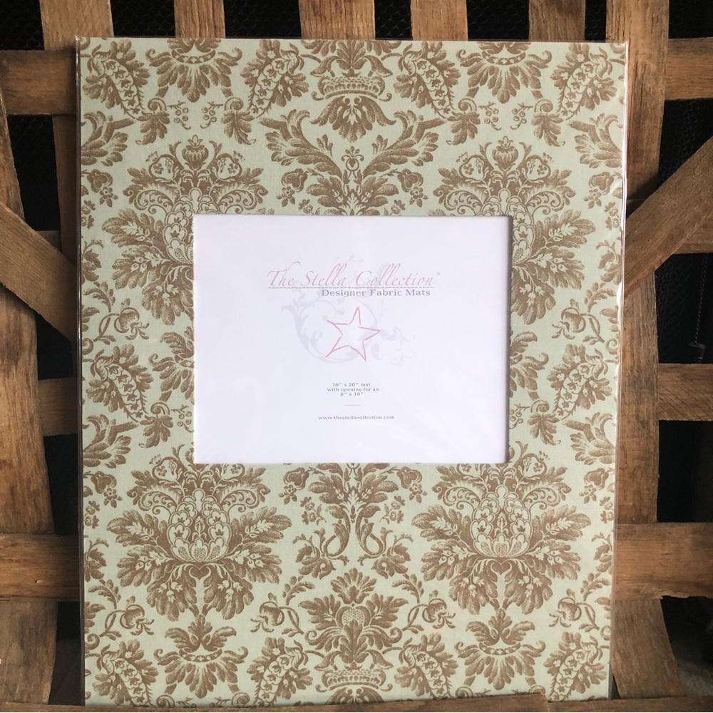 New 16 x 20 Designer Fabric mat with a opening for 8 x 10 mage comes shr…